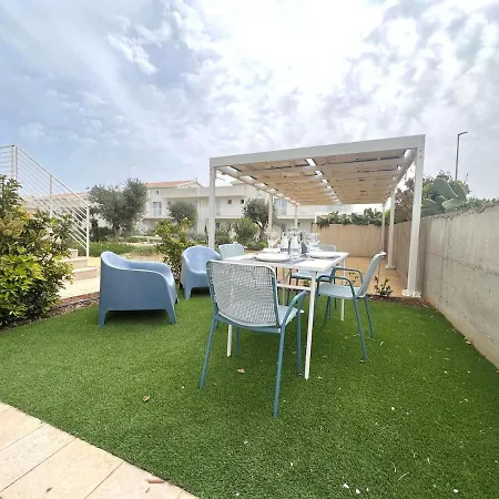 Beluga Private Courtyard Swimming Pools Parking